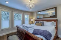 Rose Street Retreat- 2 blocks from downtown- Dog Friendly