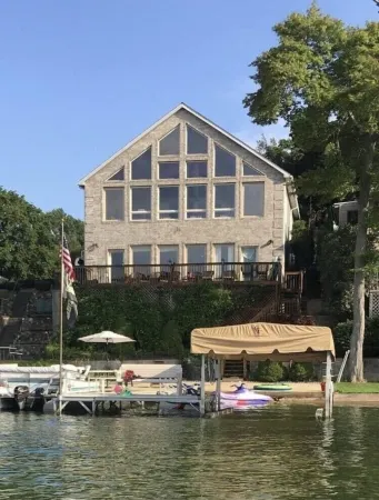 Lakefront Home on Crooked Lake, Beautiful Views and Plenty of Space and Hot Tub! Отели рядом с достопримечательностью «Premier Rental-Purchase»