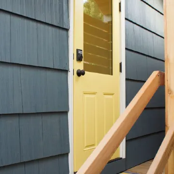 Adorable attic cottage in the heart of Oregon Wine Country.