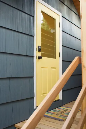 Adorable attic cottage in the heart of Oregon Wine Country.