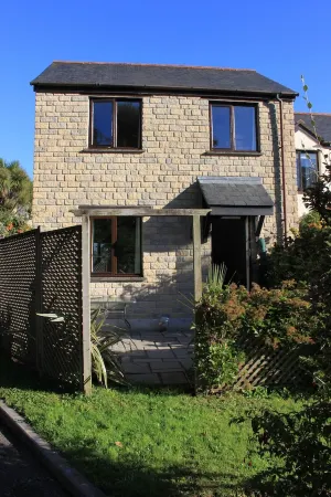 beautifully presented, well equipped, 2 bed cottage close to the sea.