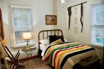 Historic home in Cathederal district 2 min from downtown Hotels near North Dakota State Capitol Building