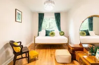 The Jeweler's Villa, HOT TUB!