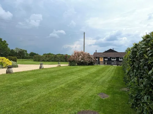 DAIRY COTTAGE. Delightful luxury rustic cottage nr New Forest and South Coast.