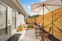 Charming 3 Bed , 2 Bath Home Close To Historic Downtown & Beaches Mark Lance Armory 주변 호텔