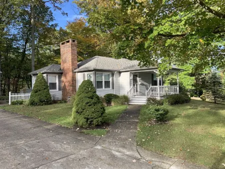 Conneaut Creek Cottage Отели рядом с достопримечательностью «Заказник Коннеот»