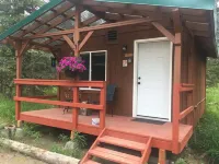ASPEN--Personal sleeping cabin with shared kitchen/bathhouse