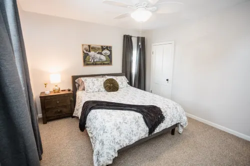 Cool, Trendy house in Dodge City! The Painted Cow