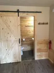 SPRUCE--Private sleeping cabin with shared kitchen/bathhouse