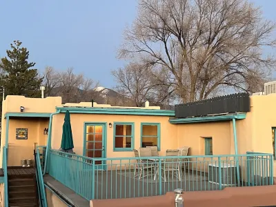 Rooftop Apartment, Downtown Taos,  3 bedroom/2bath.  Can't beat this location. Hotels near El Prado