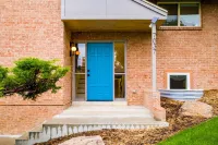 Luxury Home with 8 beds Hot Tub and an Awesome Deck! Hotels near 88th Mall