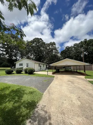 David's Place, Relaxing, calm 3 bedroom 2 full baths in a quiet neighborhood. Hotels in Monroe