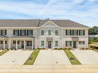 Charming 2-bedroom townhome with WiFi, minutes from Auburn University's campus