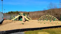 NEW!! 5 Star Gated Community. Wifi, Games, Fire Pit, 5 Smart TVs, Towels/Linens!