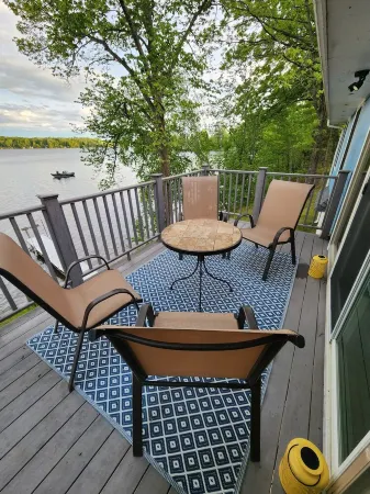 Lakefront Northwoods Retreat for Swimming, Fishing & Relaxing at The Bird House!