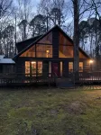 Blade Bay - Beautiful Remodeled cabin, close to everything, pet friendly!