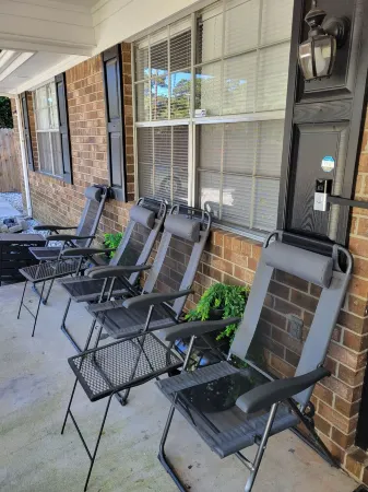 Charming Home- 15 mins from Historic Downtown, W+D