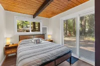 FREE Hot Tub Use + LV 2 EV Charging! Cozy Cabin - 5 min from Belfair State Park