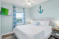 304-D Across from the Beach and dining and entertainment. Elevator