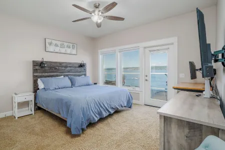 Whidbey Island No-Bank Waterfront Beach House