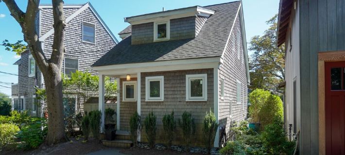 #CozyBluffs #OakBluffs #EastChop 1 BD, 1.5 bath home-Walk to Town-Ferries-Beach! Hotels in Oak Bluffs