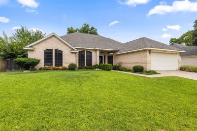 Extraordinary DFW Villa - Pool, Games & Fun Hotels near J.B. Sandlin Park