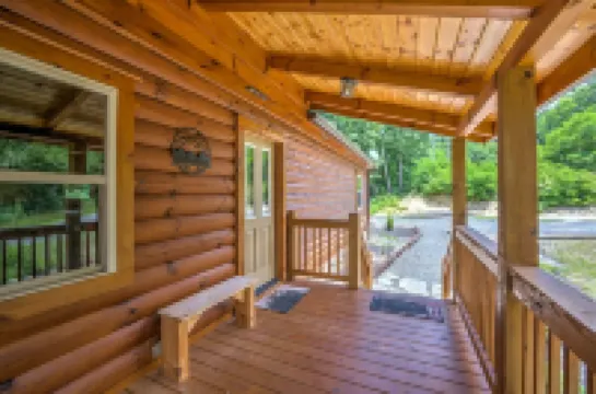 Incredible Views, Hot Tub, Pool Table, Waterfalls, Hiking