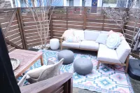 Professional 2bd Condo Near Downtown Raleigh