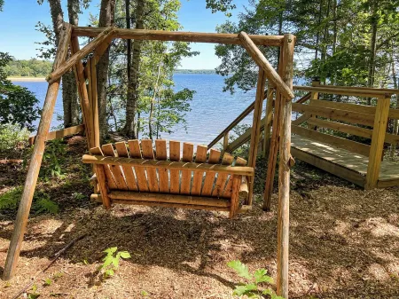 Charming Coastal Maine Cottage Overlooking Penobscot Bay!
