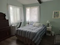 Rustic-chic cottage with fantastic lake access, 15 minutes to Ithaca