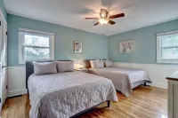 Tranquil Retreat w/ Hot Tub, Large Patio, 2 living rooms