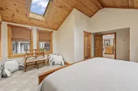High Tide Cottage is located in town and just steps from Ogunquit Beach!