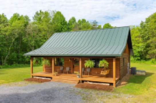 Enjoy Secluded Starry Nights! Near Luray,  HotTub, FastWiFi, Handicap, Fireplace