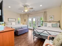 Secluded Home, Sleeps 11+  Solar Heated Pool.  Hot Tub Spa,  9 Miles to Beach Hotels in Vista