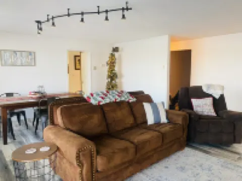 Spacious 4 bedroom lakefront house: with private dock and pool.