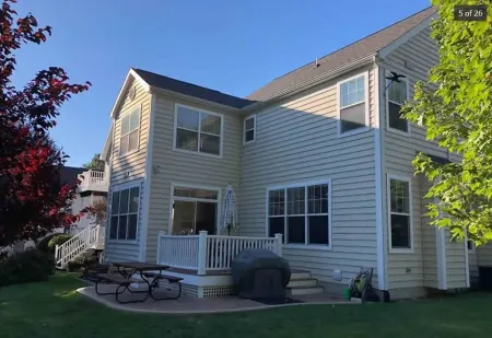 ★Flip Flop Cottage★ Fire Pit • 7min walk to beach • Family & Pet Friendly! Отели рядом с достопримечательностью «Blue Stairs - Kids' Corner Beach Access»