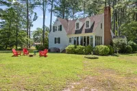 Inviting Waterfront Cottage on Cedar Creek