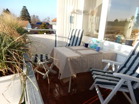 Mediterranean 2 bedroom apartment with sea views and south west facing balcony to relax