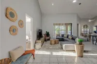 4 Bedroom House with Heated Pool in Apollo Beach Hotels in Apollo Beach