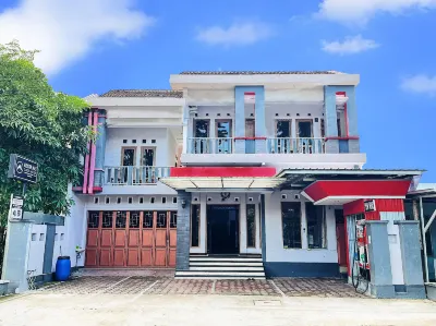 Guest House Kraton Mas Hotels in Donorojo