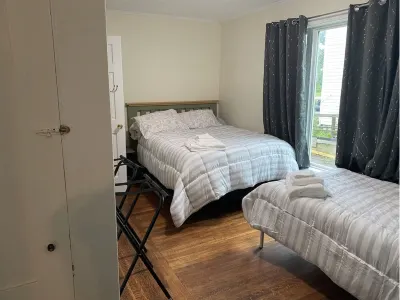 Finger Lakes Escape: Spacious 5-Bedroom Retreat in Canandaigua Hotels near Peacemaker Brewing Company