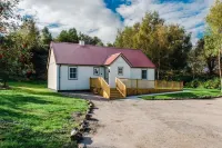 Family-friendly brand new cottage situated next to the golf course Hotel in zona Fort Augustus