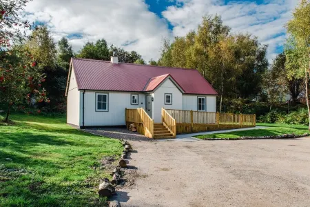 Family-friendly brand new cottage situated next to the golf course