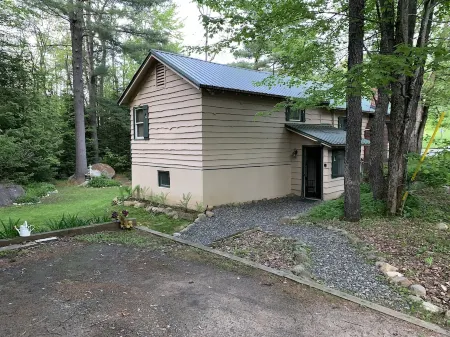 Quiet Abode walking distance from Downtown