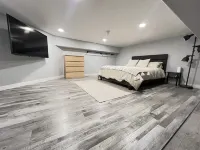 Modern Studio Duplex -15 min to Beach