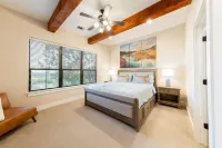 Lake Travis Hill Country Hollows Resort Cabin