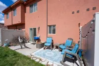 Tranquility Trails♡Hiking Poles♡Pool&Hot Tub♡Comfy King Bed♡90+ Amenities!