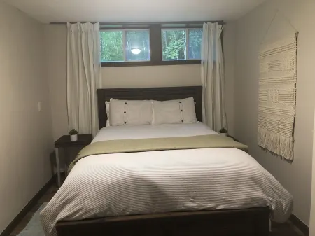 Maine Wilderness Oasis: Swimming, Hiking, Fishing, Boating