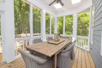 Exceptional! Beautiful Deep Water - Boathouse, Hot Tub, Fire Pit on Lake Gaston! Hotels in Sixpound