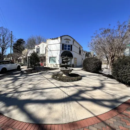 Haven at Hazel ~ Downtown Studio, stylish and centrally located on the square.